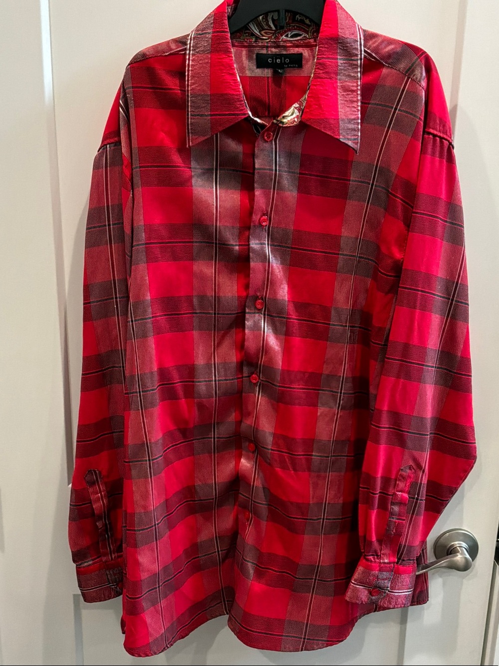 Cielo by Phita XL Men’s Red and Black Plaid Button-Down Shirt -Pulls